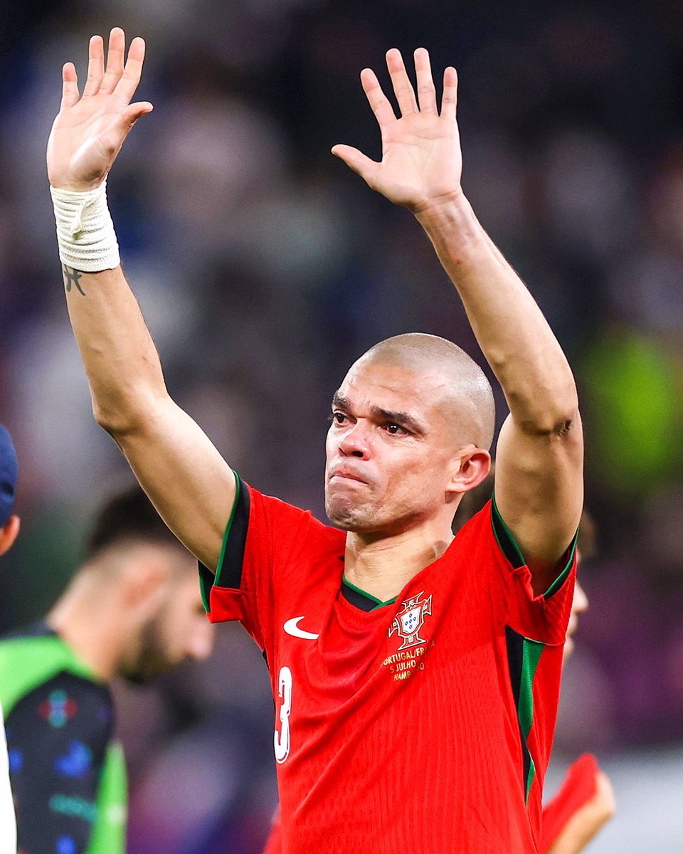 Pepe Mengumumkan Pensiun Sebagai Pesepakbola Profesional